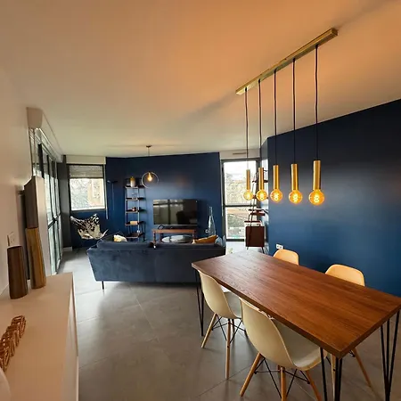 La Business Class - Standing - Tramway - Parking *