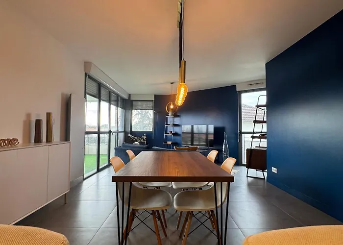 La Business Class - Standing - Tramway - Parking