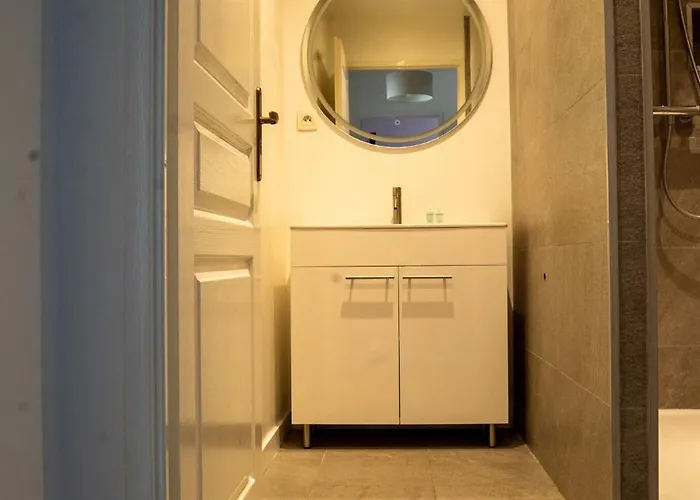 La Business Class - Standing - Tramway - Parking